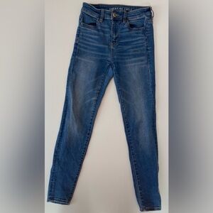 American Eagle Next Level Stretch Jeans in Medium Wash size 4 Short